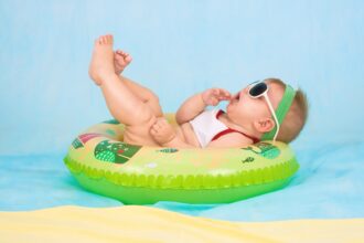 Ab wann mit Baby ins Schwimmbad: Wichtige Tipps und Ratschläge