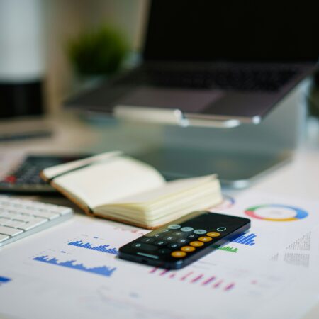 So schützt du dein Eigentum bei Schulden des Partners