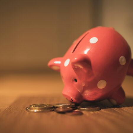 Geld richtig einteilen: Wie gelingt das Sparen im Alltag?