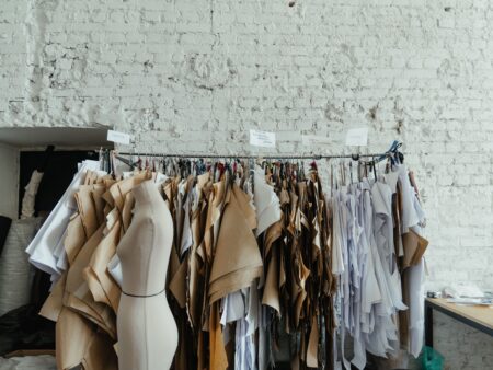 Die Geschichte der Pariser Fashion Week: Von den Pariser Modesalons zur globalen Fashion-Ikone