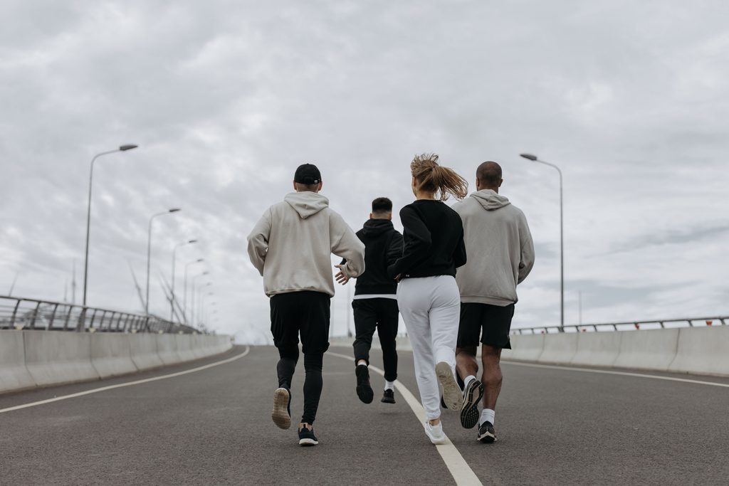 Freies Laufen oder Laufband? Erkunde Deinen Laufstil! 3 pexels cottonbro 5319390